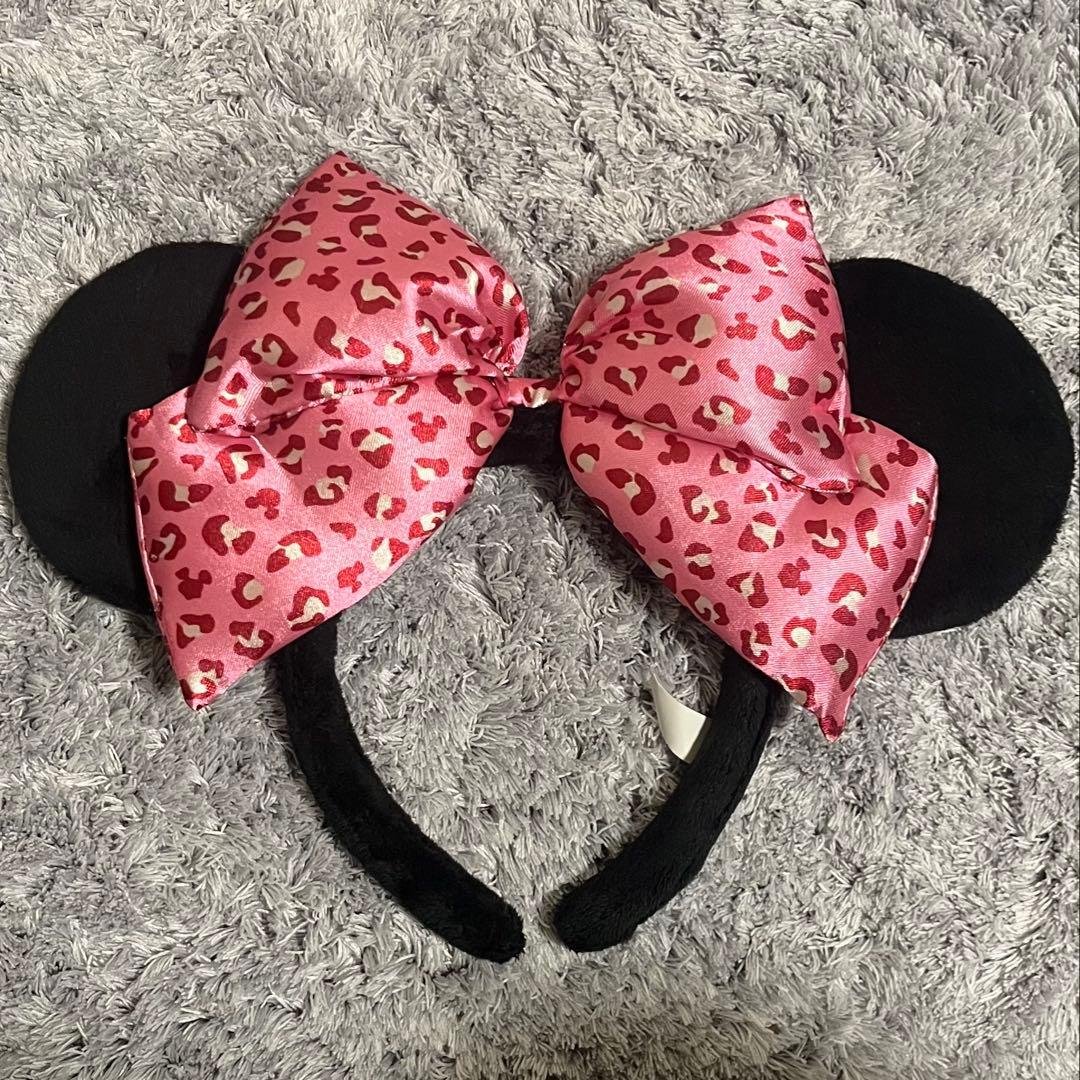 ディズニー　カチューシャ　ヒョウ柄　ピンク　ミニーちゃん　リボン