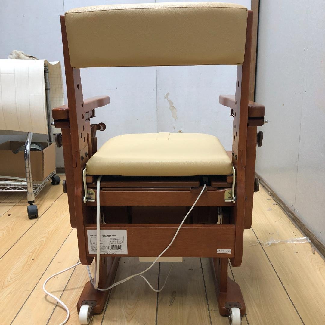 エミリー【暖房便座】自動快適脱臭　家具調トイレセレクトR 250525-1