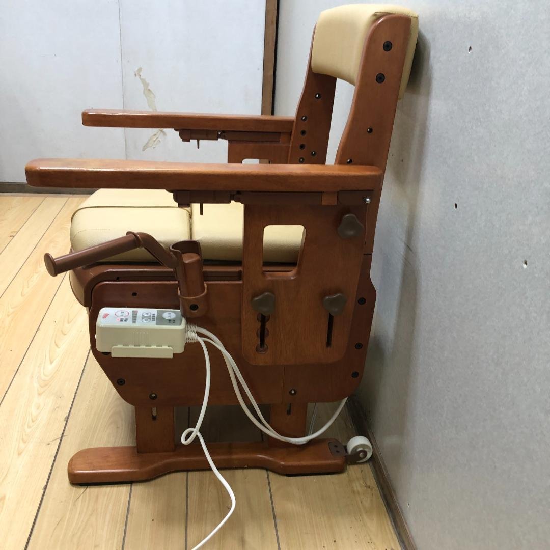 エミリー【暖房便座】自動快適脱臭　家具調トイレセレクトR 250525-1