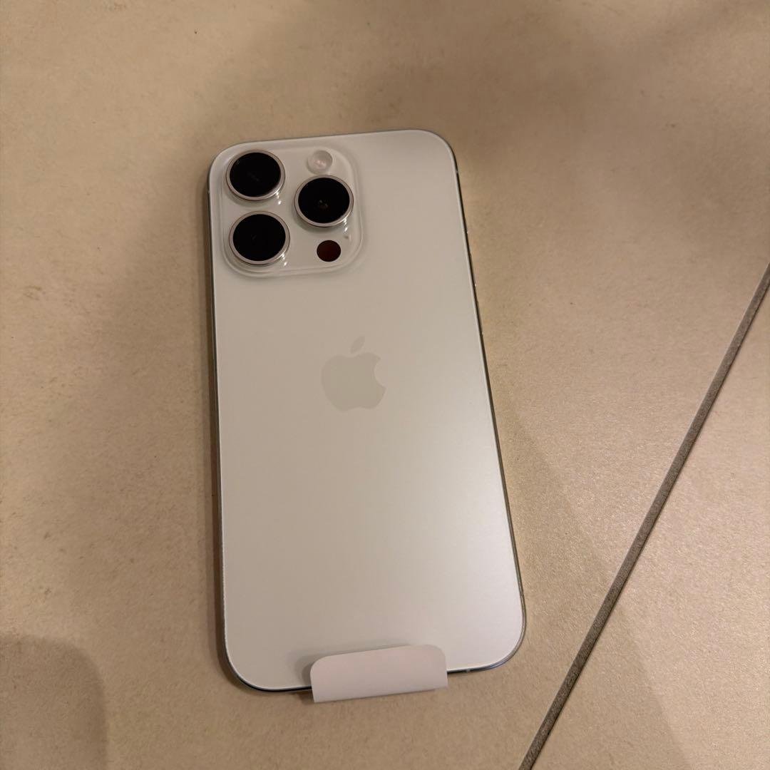 Apple iPhone 15Pro 256GBホワイト本体