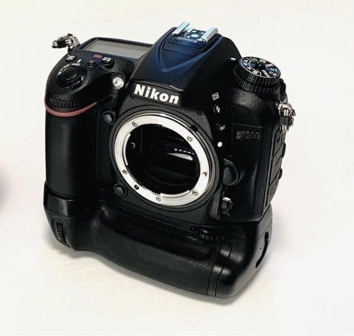 ☆撮影数220回以下☆Nikon D7200ボディMB-D15マルチパックセット