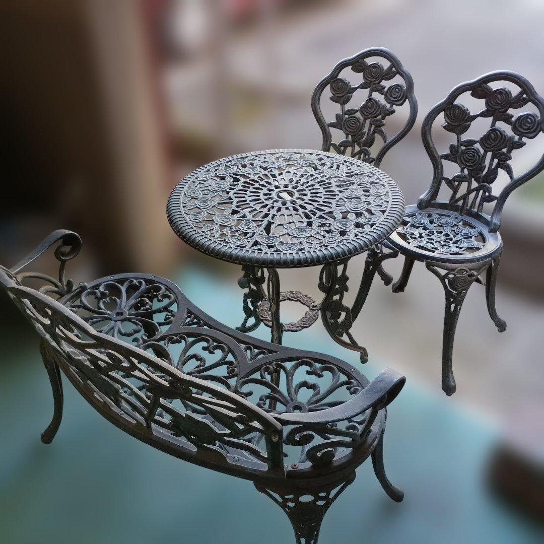 鋳鉄製花模様テーブルと椅子お買い得4点セット