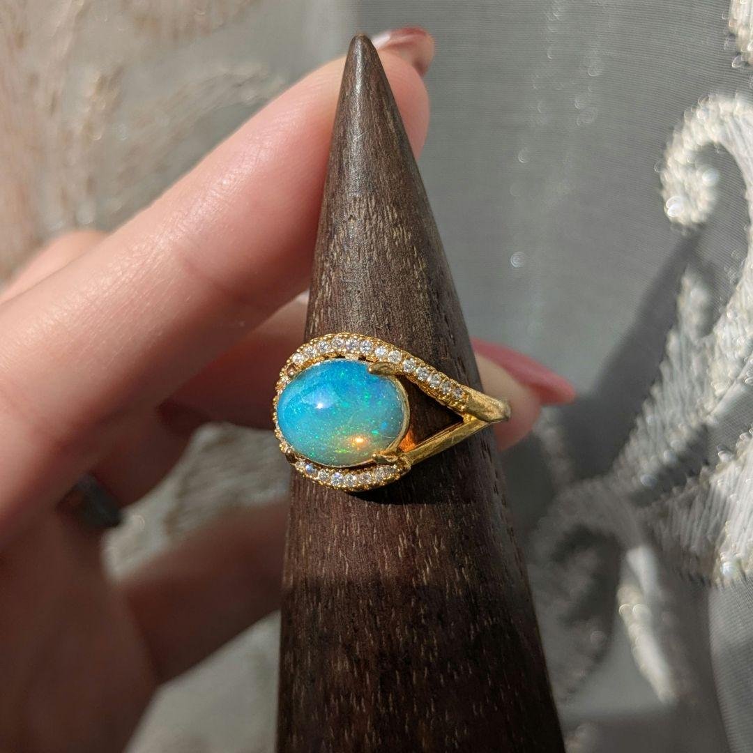 天然石大粒オパールピンファイア ゴールドカラーフリーサイズエレガントリング