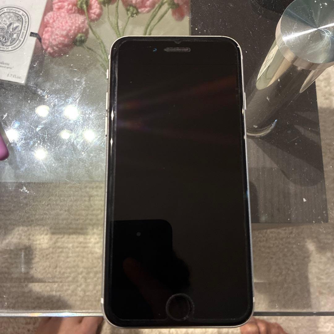 Apple iPhone SE第二世代ホワイトSIMフリー　　 ホームボタン壊れ