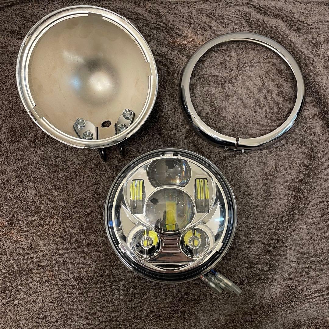 5.75インチ LEDヘッドライト シェル付き