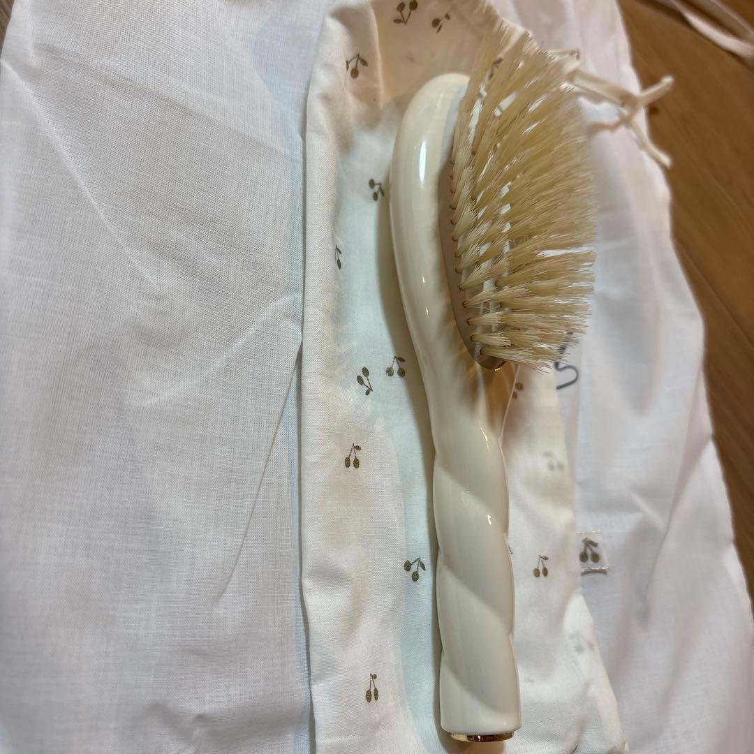 ボンポワン　la bonne brosse ヘアブラシ　ホワイト