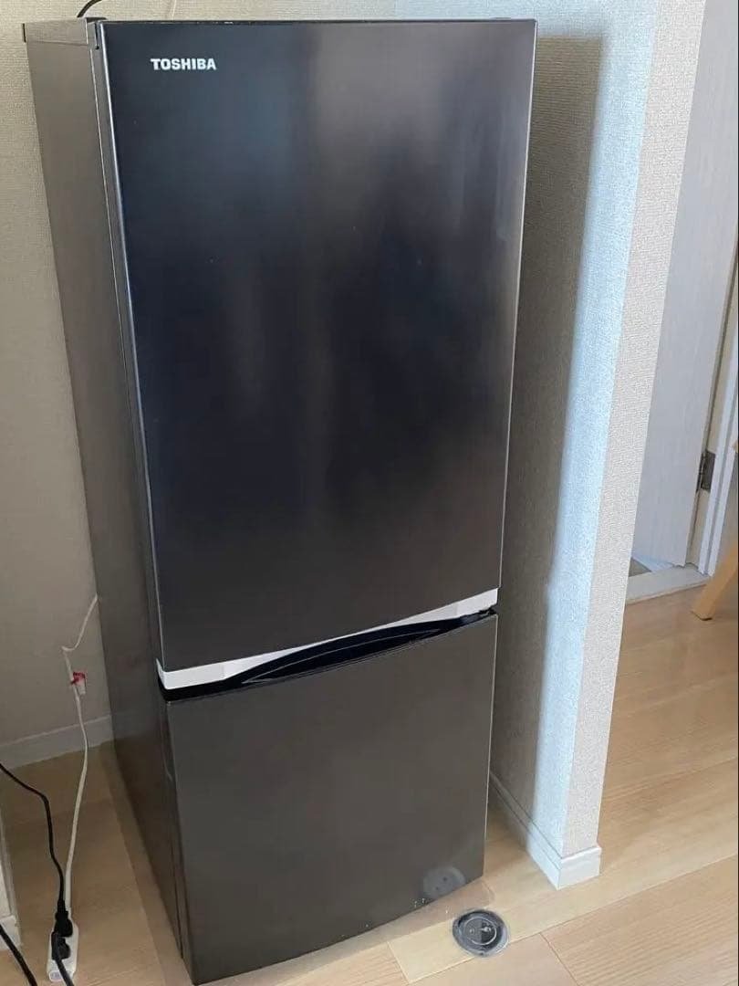 送料込み　TOSHIBA 冷蔵庫 2ドア ブラック　153L