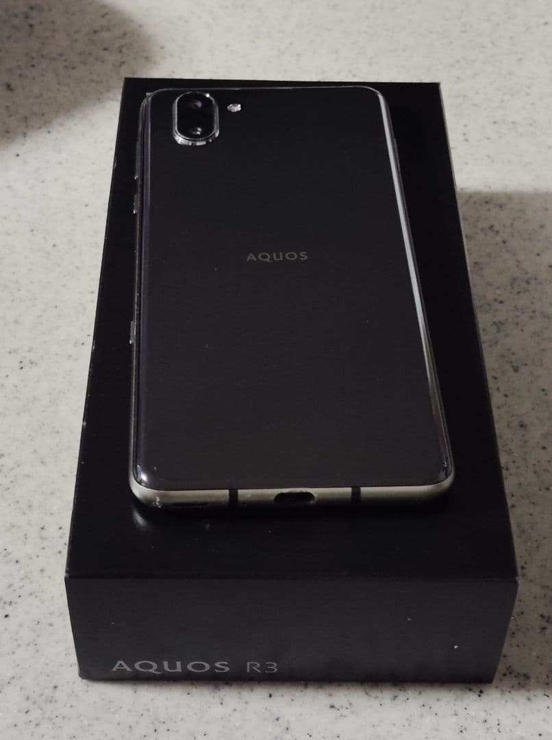 SoftBank AQUOS R3 本体