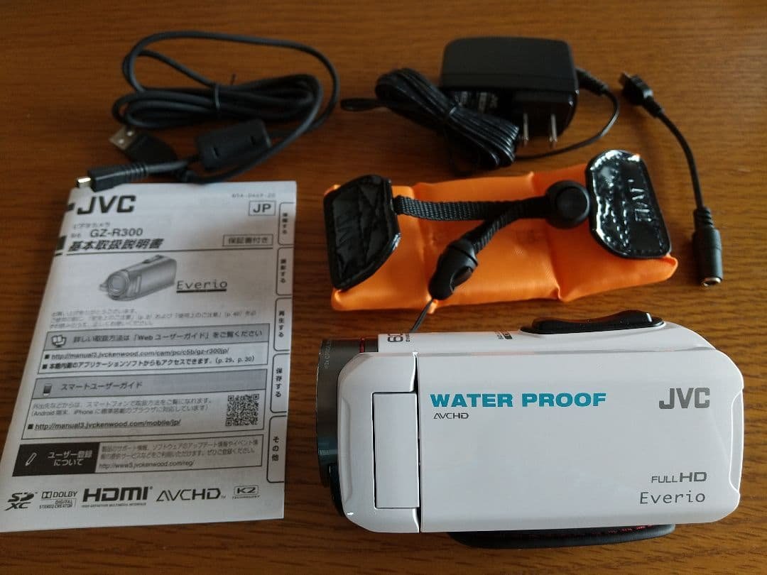 防水ビデオカメラ　JVC　GZ-R300-W【中古品】