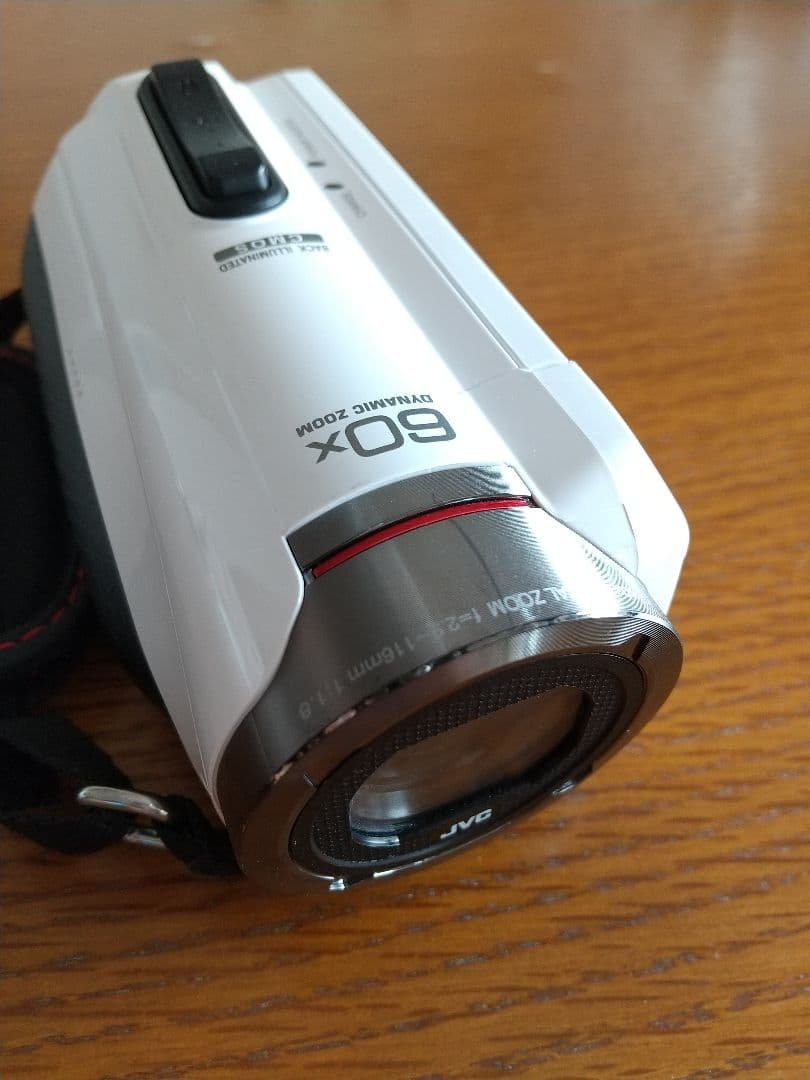 防水ビデオカメラ　JVC　GZ-R300-W【中古品】