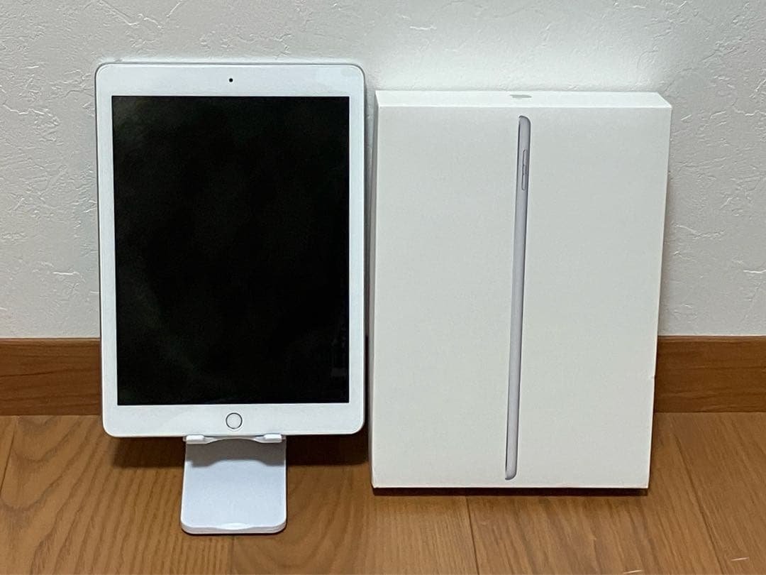 【美品】Apple iPad 第6世代 本体 シルバー 32GB