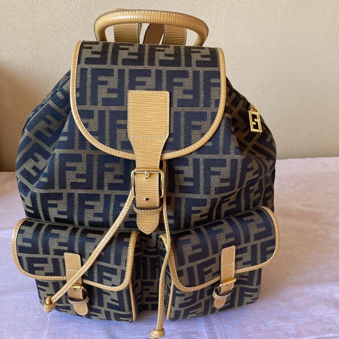 希少✨美品　FENDIフェンディ リュック バッグ バッグパック　ズッカ柄