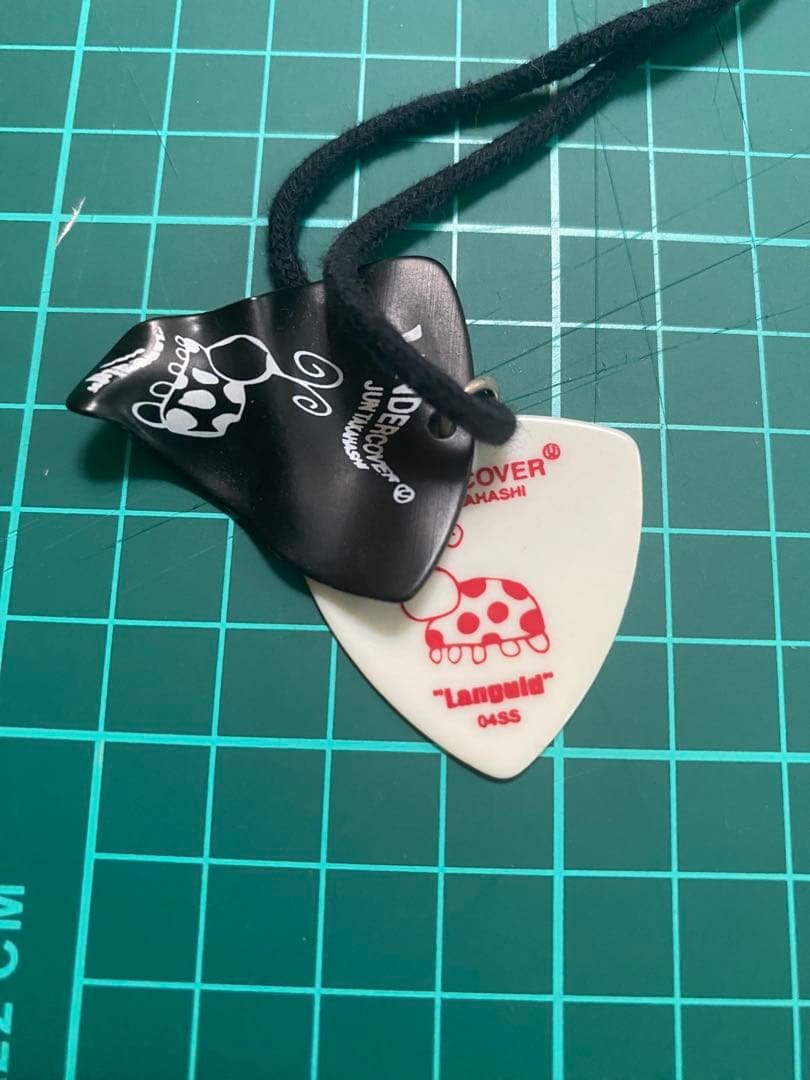 UNDERCOVER メタルペンダント 2個セット ピック型ネックレス