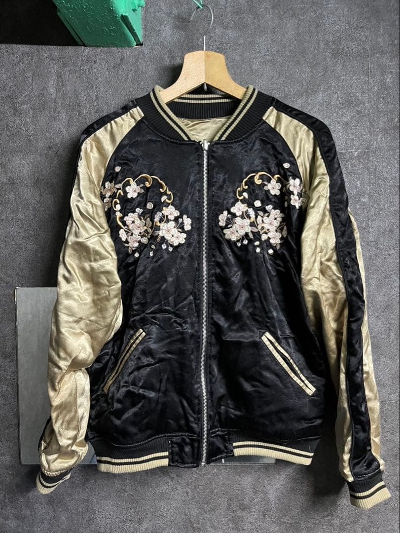 【美品】抜刀娘 スカジャン リバーシブル 刺繍 和柄 サテン Mサイズ