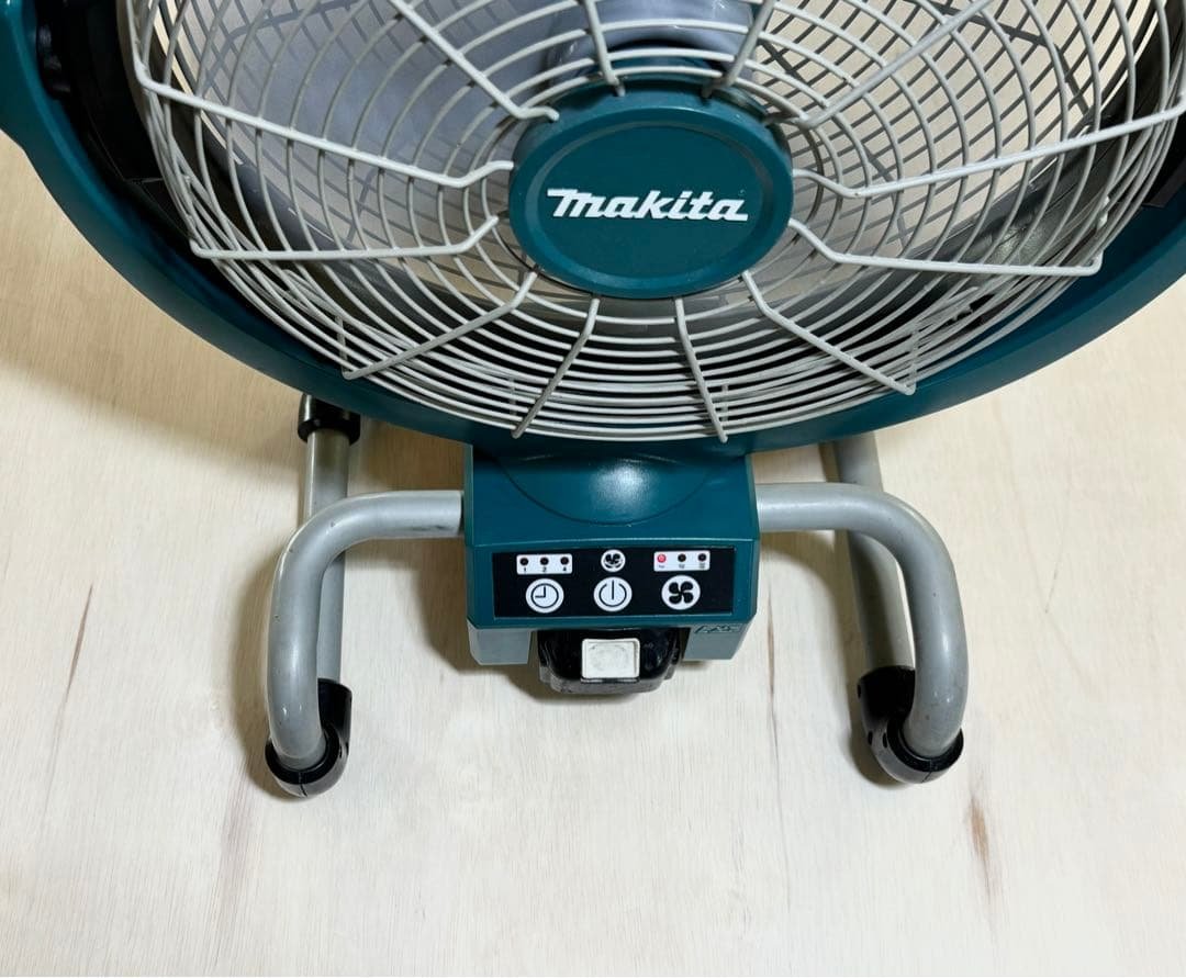 マキタ　CF300D 扇風機 本体アダプターとバッテリー付き makita