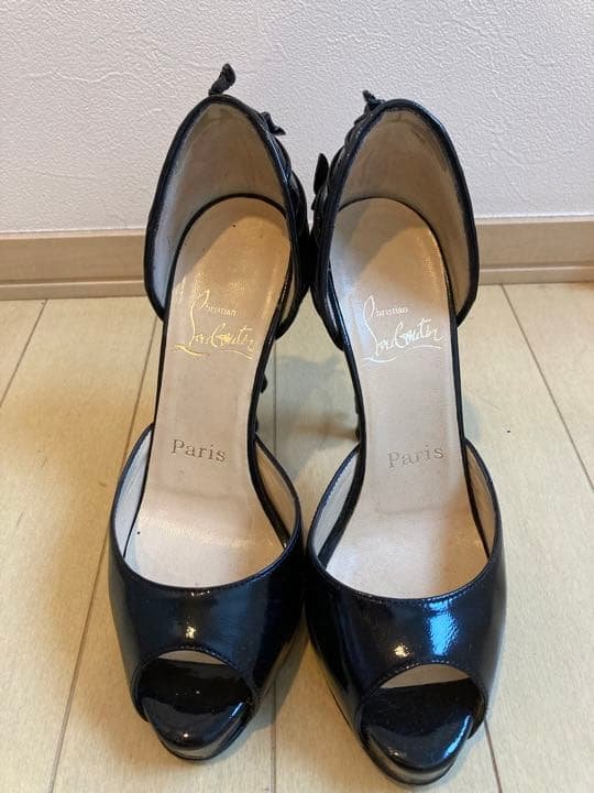 ルブタンピンヒール　ブラック美品✨ハロウィンにピッタリ