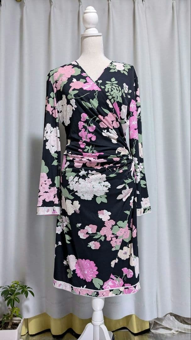 レオナール　Leonard　美品　綺麗な 花柄ラップスタイルワンピース