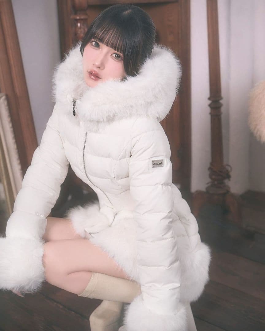 ミシェルマカロン　美くびれフェイクファーダウンコート　フリーサイズ　ホワイト