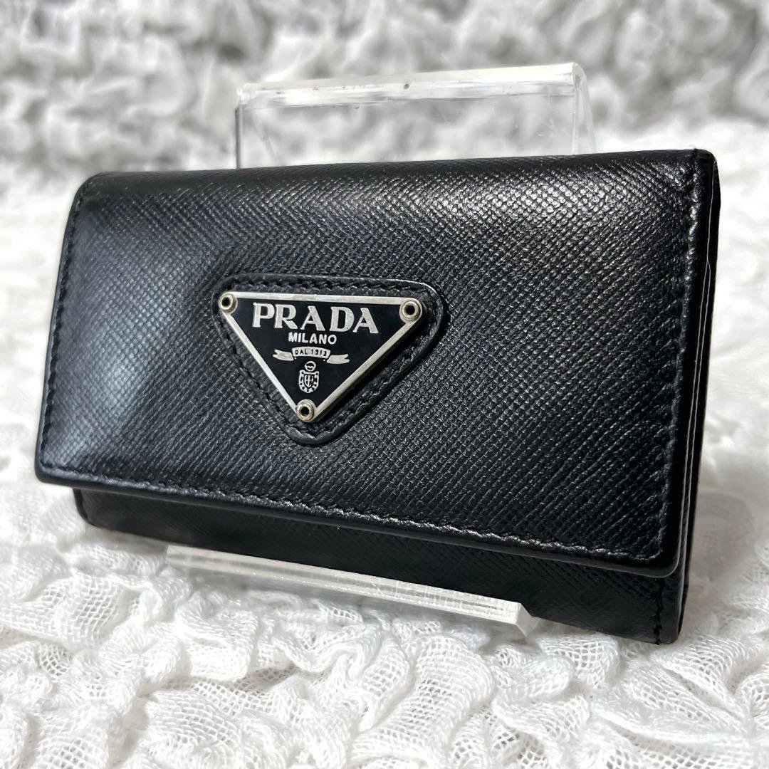 PRADA ブラック サフィアーノレザー キーケース　三角　トライアングル　6連