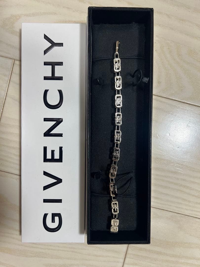 GIVENCHY シルバーチェーンブレスレット