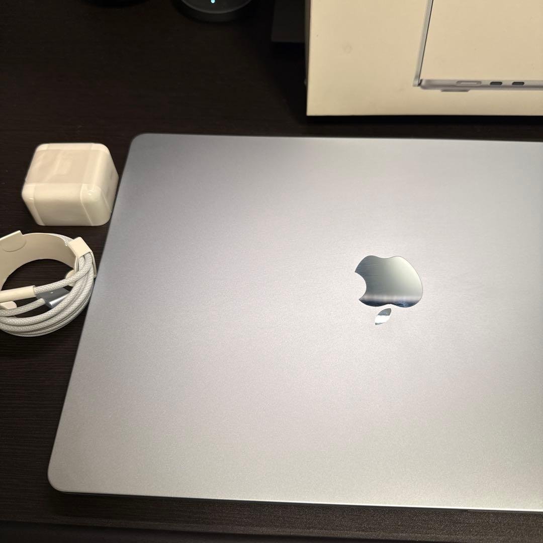 Apple MacBook Air 15インチ M4 2025バッテリー100%