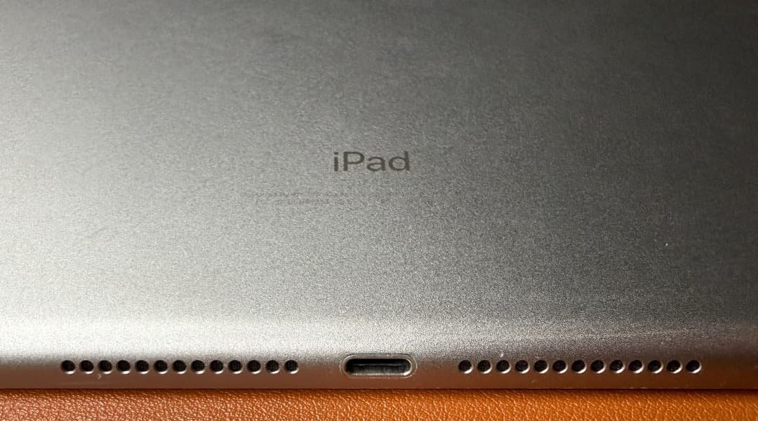 Apple iPad（第６世代）本体　32GB Wi-Fi+Cellular