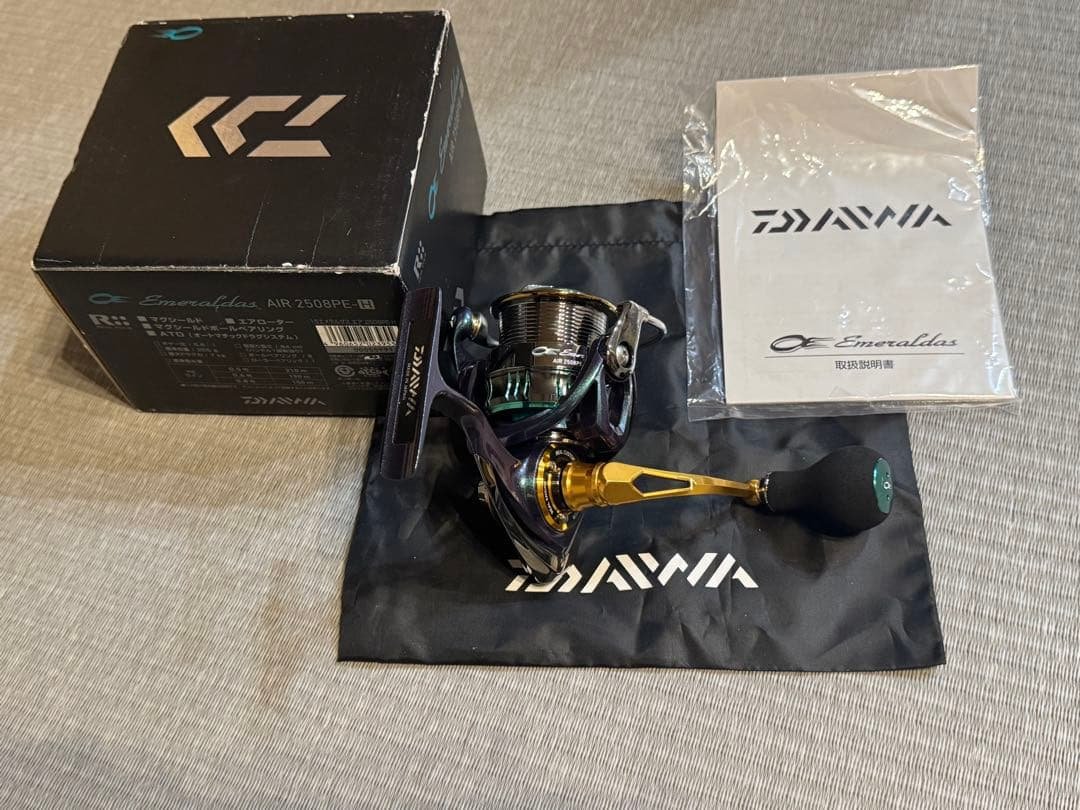 未釣行品 ダイワ 15エメラルダス AIR 2508PE-H スピニングリール
