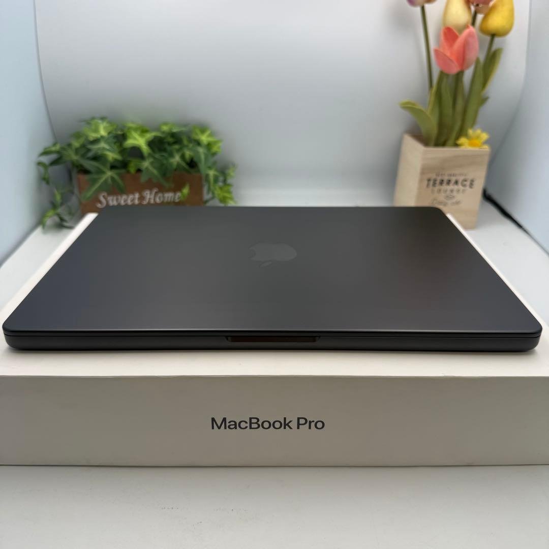 MacBook Pro M4 14インチ 2024 16GB / 512GB